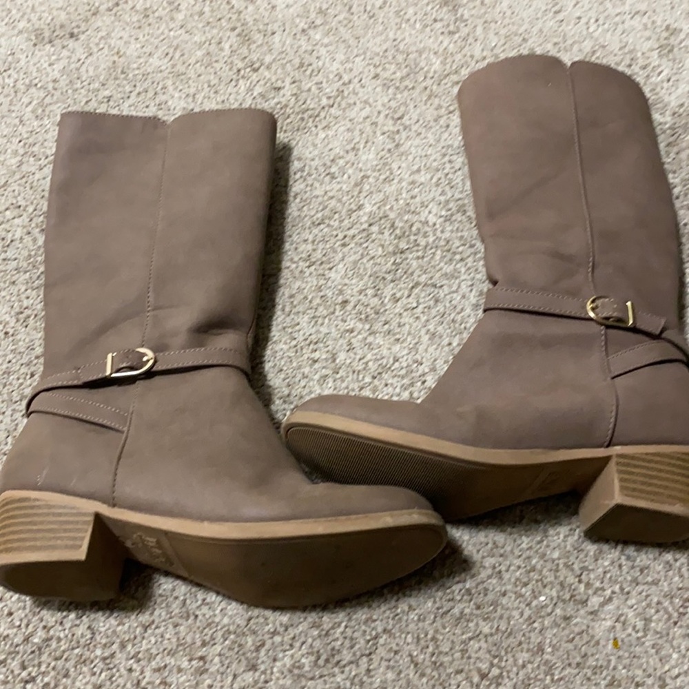 Tall riding boots